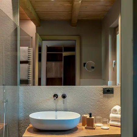 Hotel Il Laghetto Caiolo